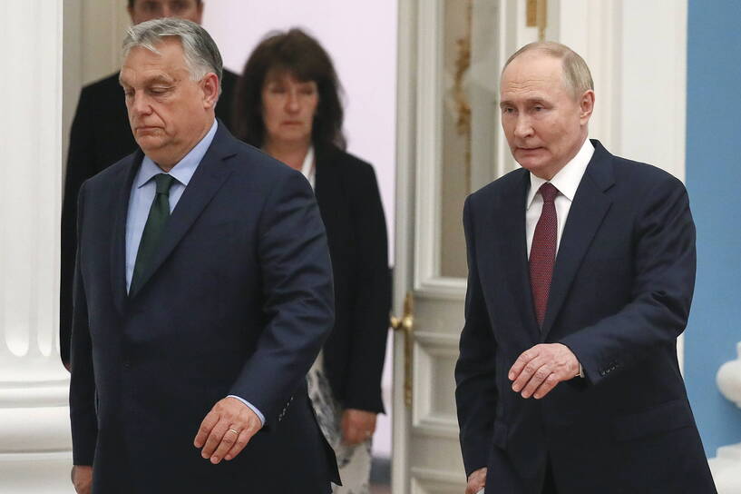 Premier Węgier Viktor Orban oraz Prezydent Rosji Vladimir Putin. Fot. PAP/EPA/YURI KOCHETKOV