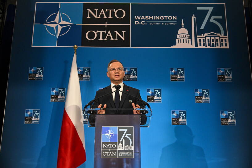 Prezydent RP Andrzej Duda na konferencji prasowej po zakończeniu szczytu NATO, fot. PAP/Radek Pietruszka