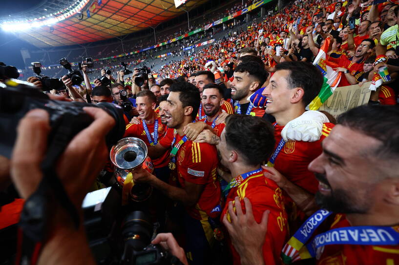 Hiszpanie piłkarskimi mistrzami Europy. Fot. PAP/EPA/FILIP SINGER