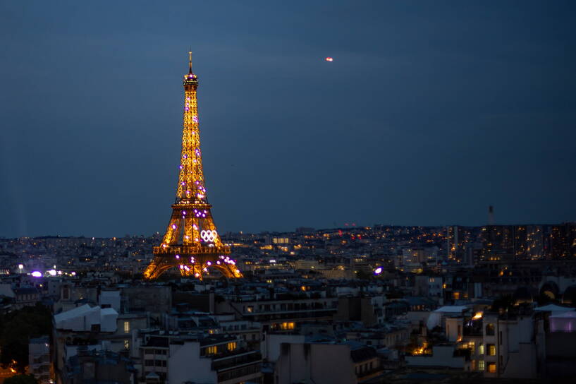 Wieża Eiffla w Paryżu. Fot. PAP/ EPA/MARTIN DIVISEK