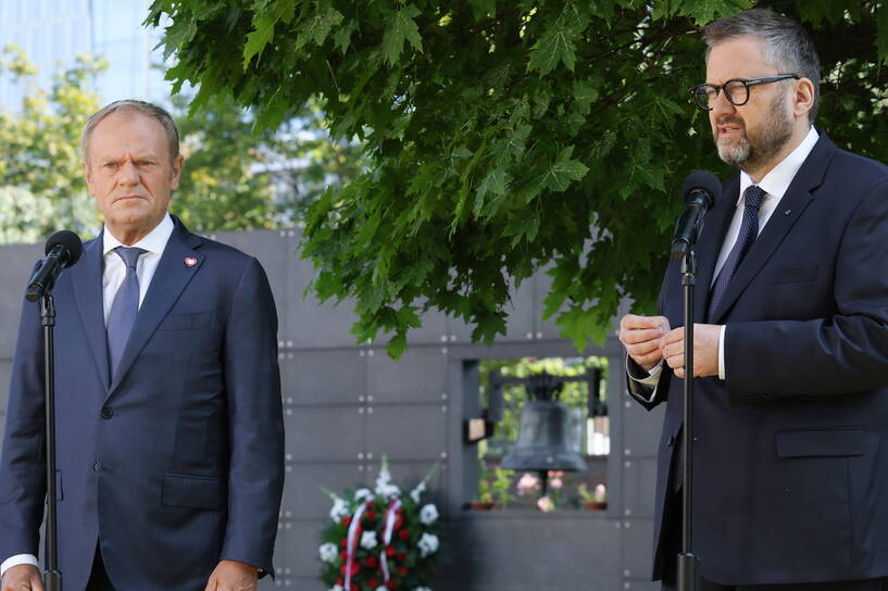 Premier Donald Tusk i dyrektor Muzeum Powstania Warszawskiego Jan Ołdakowski Fot. PAP/Paweł Supernak 