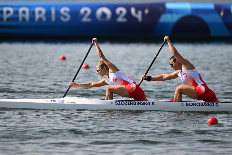  Igrzyska Olimpijskie Paryż 2024. Polskie kanadyjkarki Dorota Borowska (P) i Sylwia Szczerbińska fot. PAP/Adam Warżawa