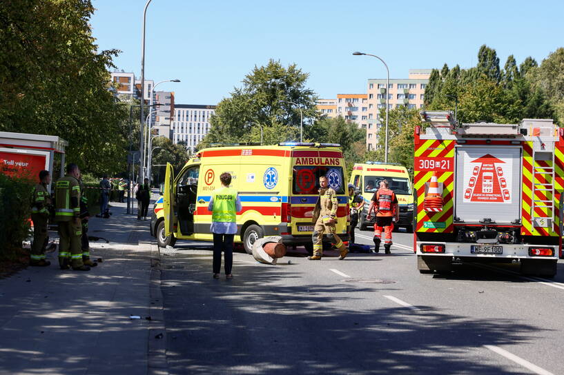 Miejsce tragicznego wypadku przy u. Woronicza w Warszawie, fot. PAP/Leszek Szymańśki