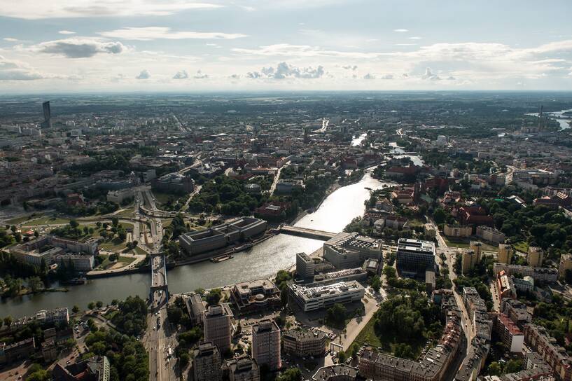 Odra i zabudowania Starego Miasta we Wrocławiu, fot. PAP/Maciej Kulczyński