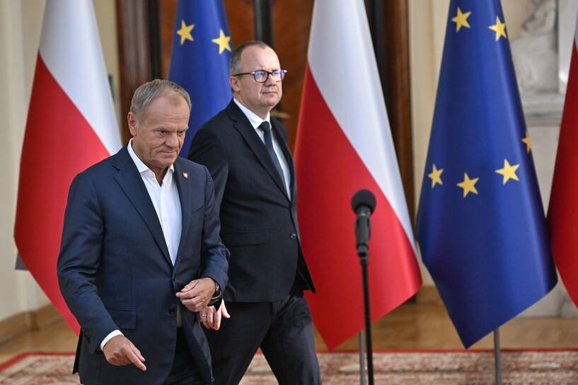 Premier Donald Tusk (L) i minister sprawiedliwości, prokurator generalny Adam Bodnar (P). Fot. PAP/	Radek Pietruszka