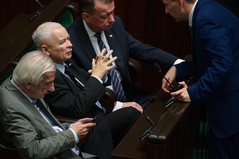 Jarosław Kaczyński i politycy PiS w Sejmie Fot. PAP/Marcin Obara 