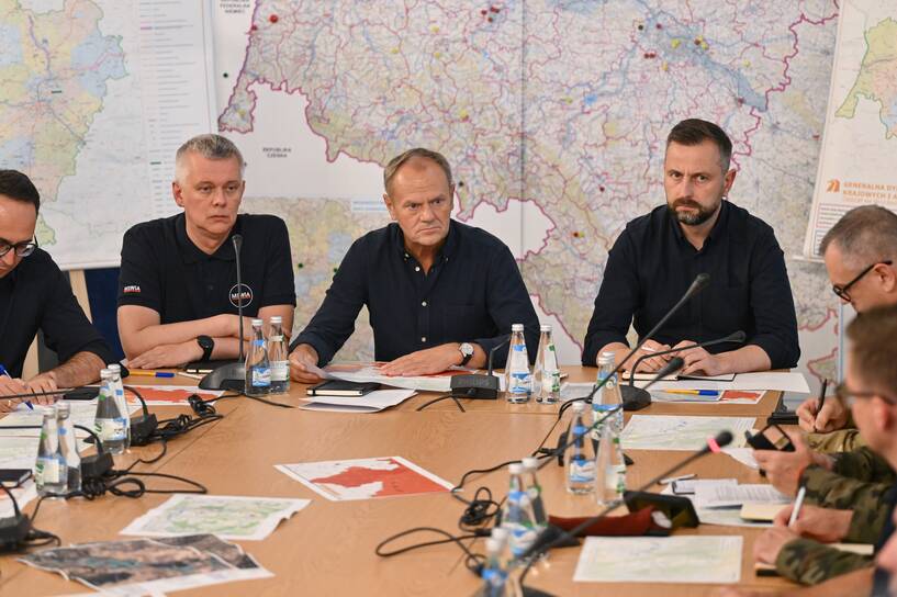 Spotkanie sztabu kryzysowego w Urzędzie Wojewódzkim we Wrocławiu. Fot. PAP/Maciej Kulczyński