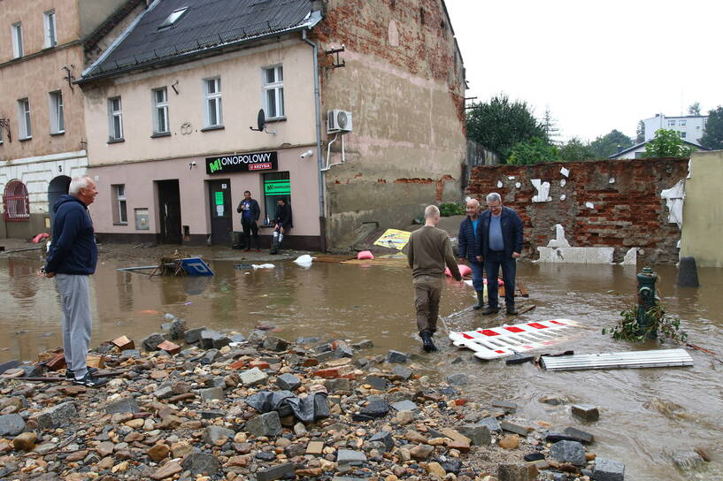 Dynamiczna sytuacja powodziowa. Fot. PAP/Krzysztof Świderski