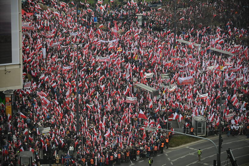 Uczestnicy Marszu Niepodległości Fot. PAP/Marcin Obara