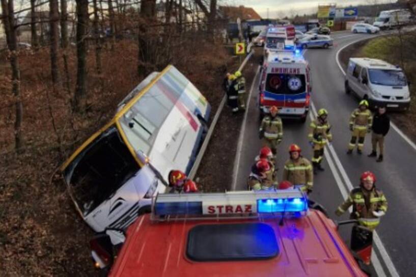 Rzecznik prasowa KWP w Krakowie poinformowała, że autobusem oprócz kierowcy podróżowało 14 pasażerów. Fot. FB/Łukasz Smółka - Marszałek Województwa Małopolskiego