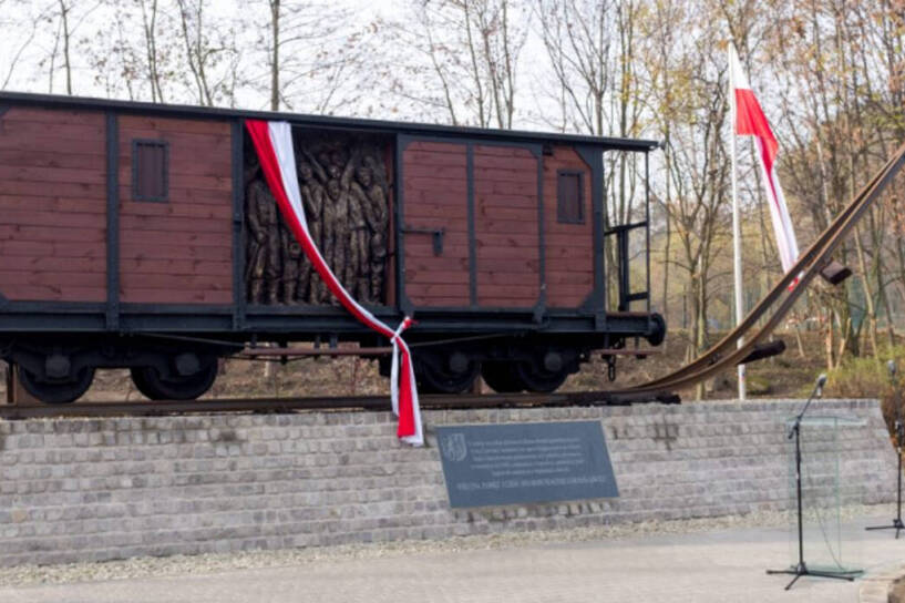 Decyzją sejmików woj. śląskiego i opolskiego 2025 r. ustanowiono w obu regionach Rokiem Tragedii Górnośląskiej.  Fot. PAP/A. Grygiel