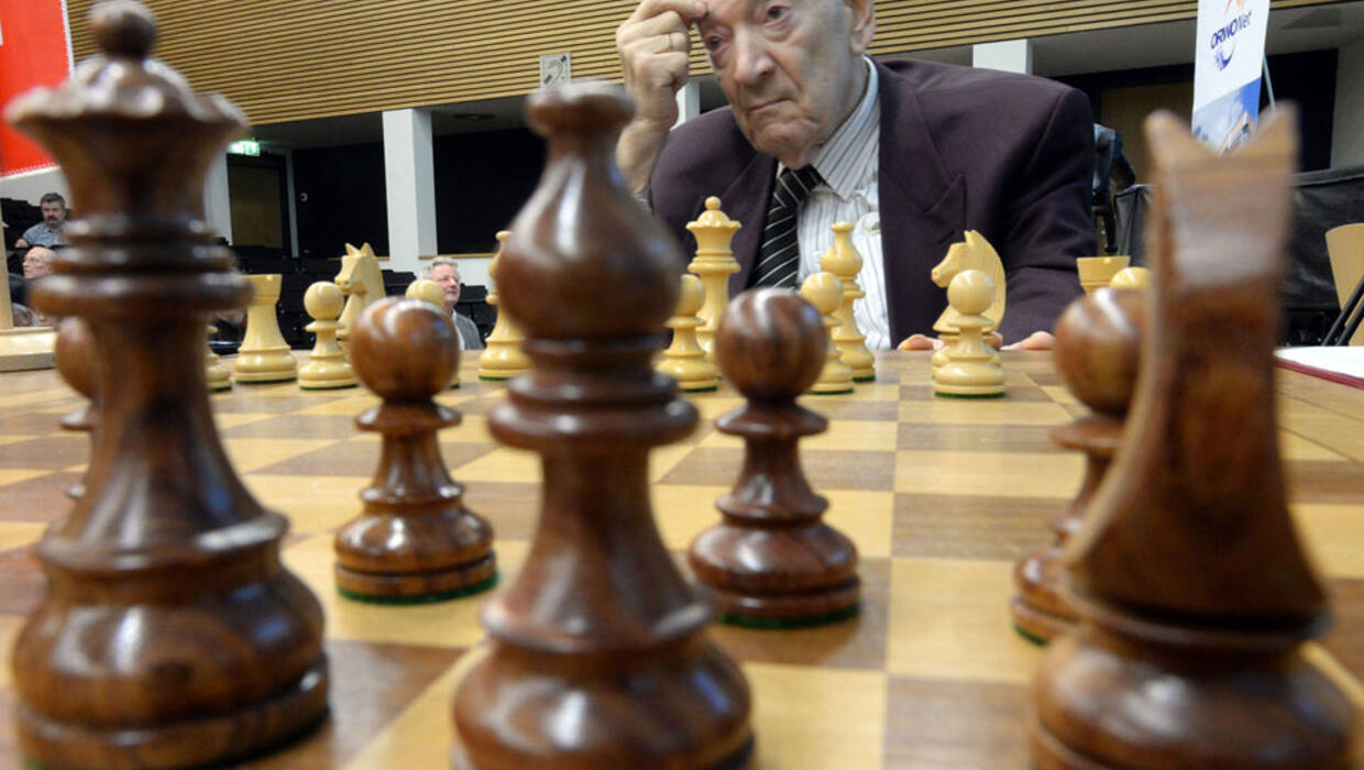 Chess legends Viktor Korchnoi Archiwum Fot. PAP/EPA/ HENDRK SCHMIDT