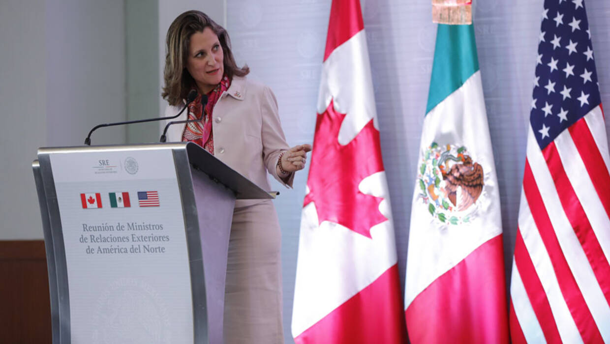 epa06492726 The Minister of Foreign Affairs of Canada, Chrystia Freeland, speaks at a press conference after a trilateral meeting at the chancellery headquarters, in Mexico City, Mexico, 02 February 2018. The Minister of Foreign Affairs of Canada, Chrystia Freeland; the Secretary of State of the United States, Rex Tillerson, and the Secretary of Foreign Affairs of Mexico, Luis Videgaray met to discuss strategies to strengthen the trilateral relationship, as well as regional and global cooperation.  EPA/JOSE MENDEZ 
Dostawca: PAP/EPA. PAP/EPA © 2018 / JOSE MENDEZ