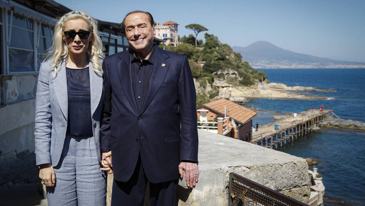 Silvio Berlusconi ze swoją partnerką Martą Fasciną, Fot. PAP/PA/Salvatore Laporta/ipa-agency.n
