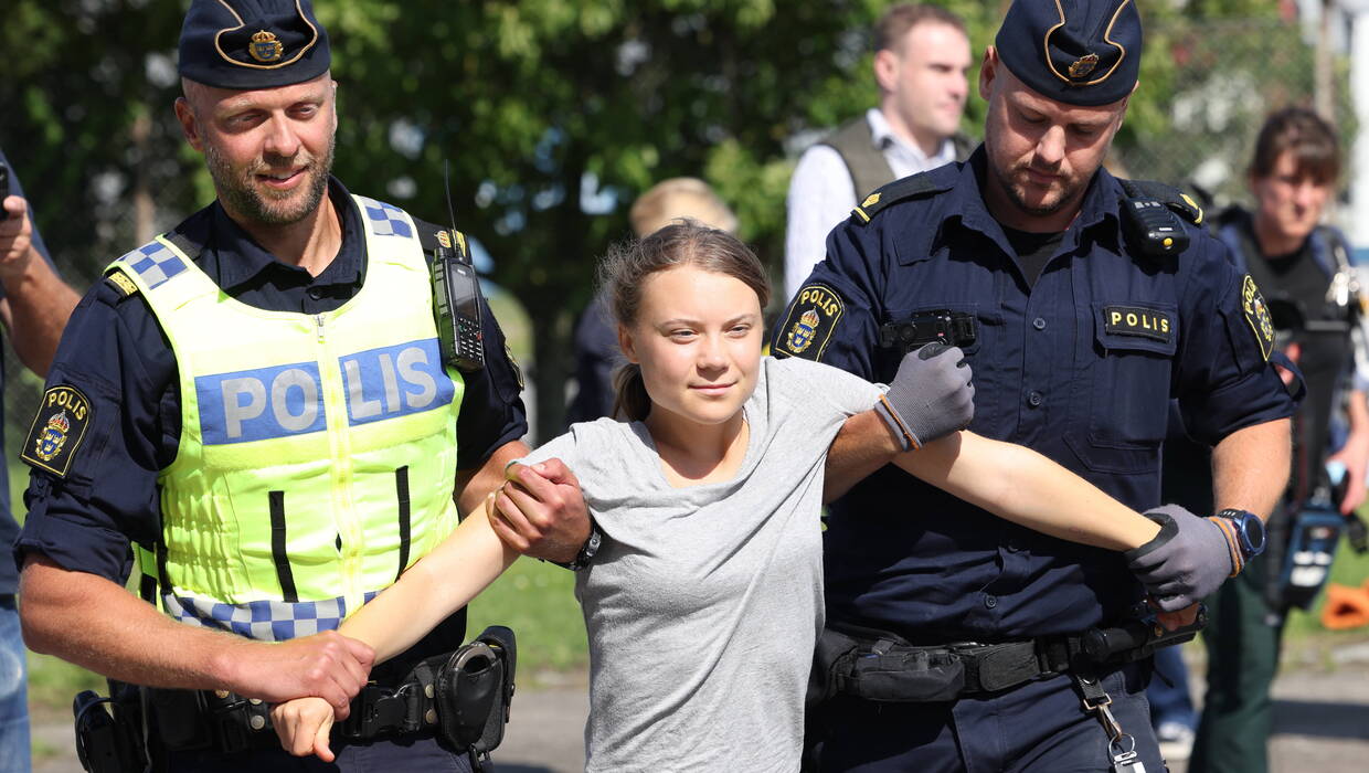 Zatrzymanie Grety Thunberg podczas protestu. Fot. PAP/EPA/Andreas Hillergren/TT