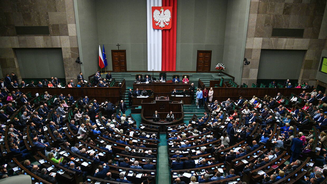 Posłowie na sali obrad Sejmu w Warszawie. Fot. PAP/Radek Pietruszka