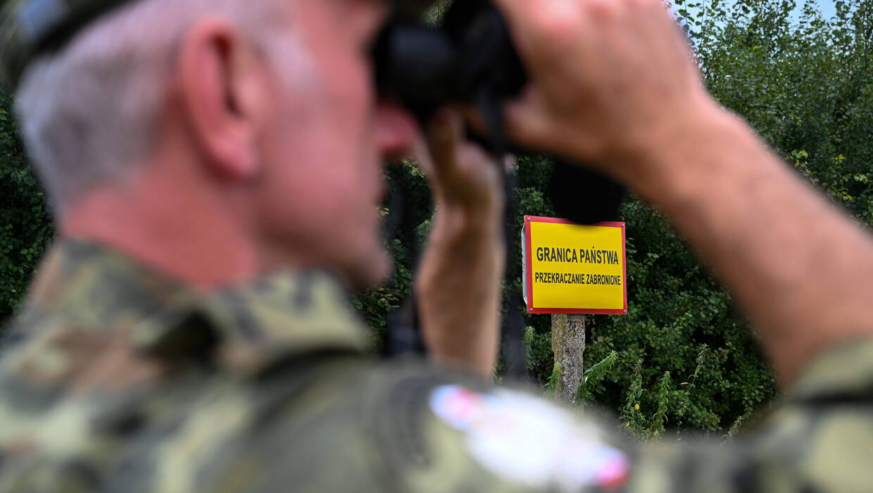 . Patrol Bieszczadzkiego Oddziału Straży Granicznej przy polsko-ukraińskiej granicy w rejonie miejscowości Sierakośce, fot. PAP/Darek Delmanowicz