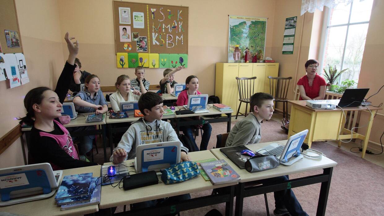 W Centrum Nauczania Zdalnego będzie można zamówić nauczycieli różnych przedmiotów do poprowadzenie lekcji przez internet; fot. PAP/Tomasz Wojtasik