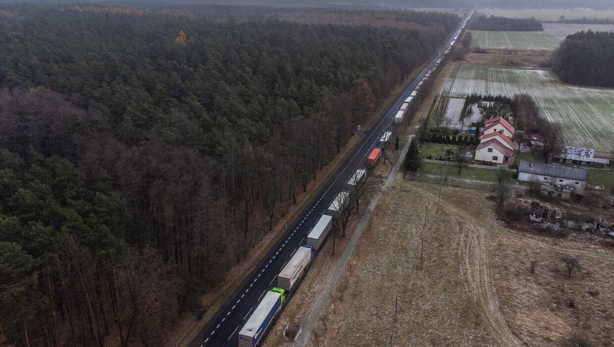  Kolejka tirów. Fot. PAP/Wojtek Jargiło