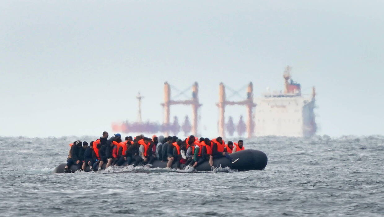Uchodźcy na kanale La Manche, fot. PAP/PA Wire/Gareth Fuller