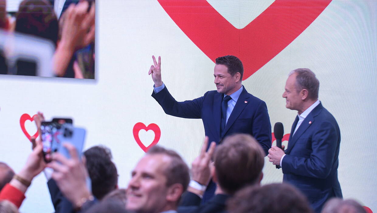 Wybory samorządowe 2024. Prezydent Warszawy Rafał Trzaskowski i premier Donald Tusk w sztabie wyborczym Koalicji Obywatelskiej, fot. PAP/Marcin Obara