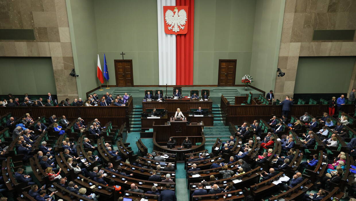 Posłowie i posłanki na sali plenarnej w Sejmie, Warszawa. Fot. PAP/Paweł Supernak