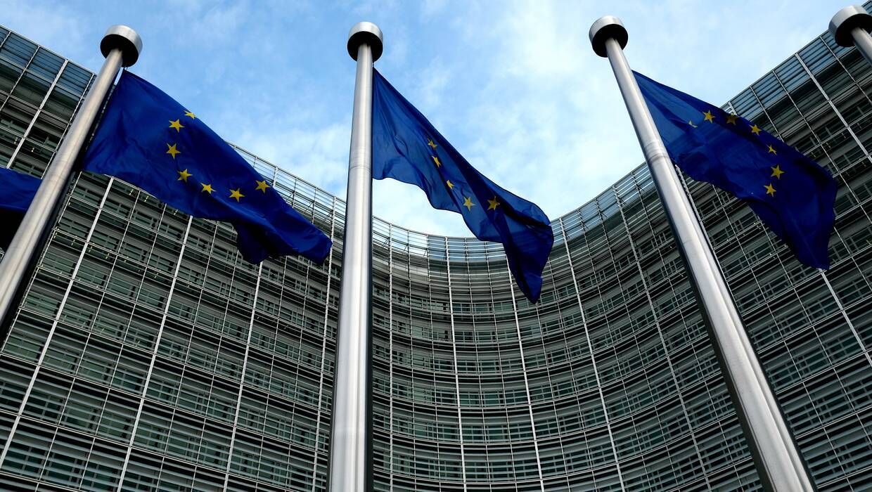 Flagi UE Brukseli Fot. PAP/Darek Delmanowicz