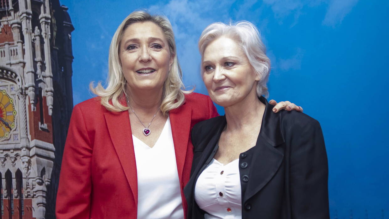 Marine Le Pen i Marie-Caroline Le Pen. Fot. PAP/EPA/SEBASTIEN COURDJI
