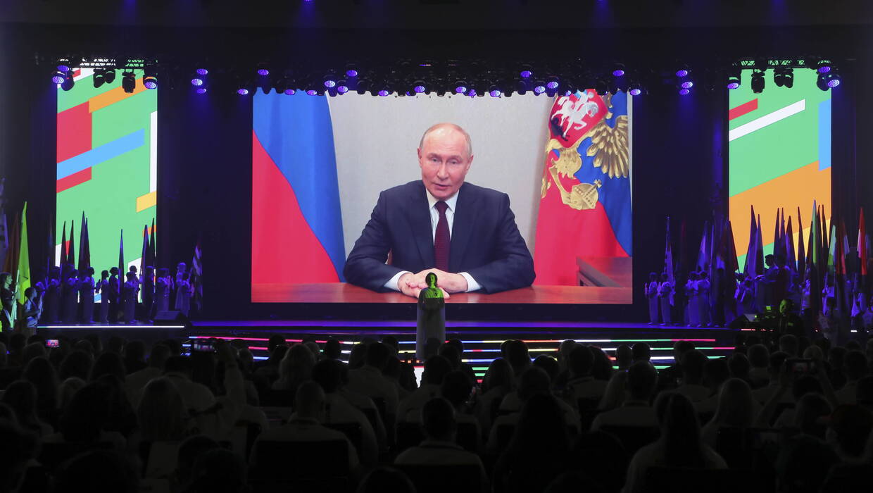 Władimir Putin podczas połączenia wideo w ramach spotkania grupy BRICS. Fot. PAP/EPA/MAXIM SHIPENKOV 
