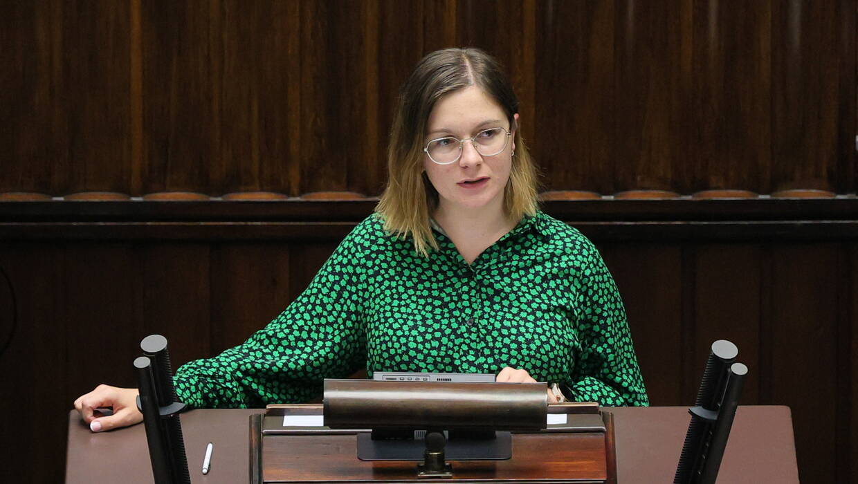 Posłanka Lewicy Paulina Matysiak na sali plenarnej w drugim dniu posiedzenia Sejmu, fot. PAP/Paweł Supernak