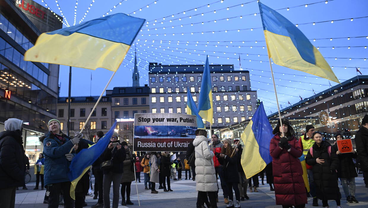 Ukraińcy protestujący w Sztokholmie przeciwko rosyjskiej agresji na Ukrainę, fot. PAP/EPATT NEWS AGENCY/Fredrik Sandberg