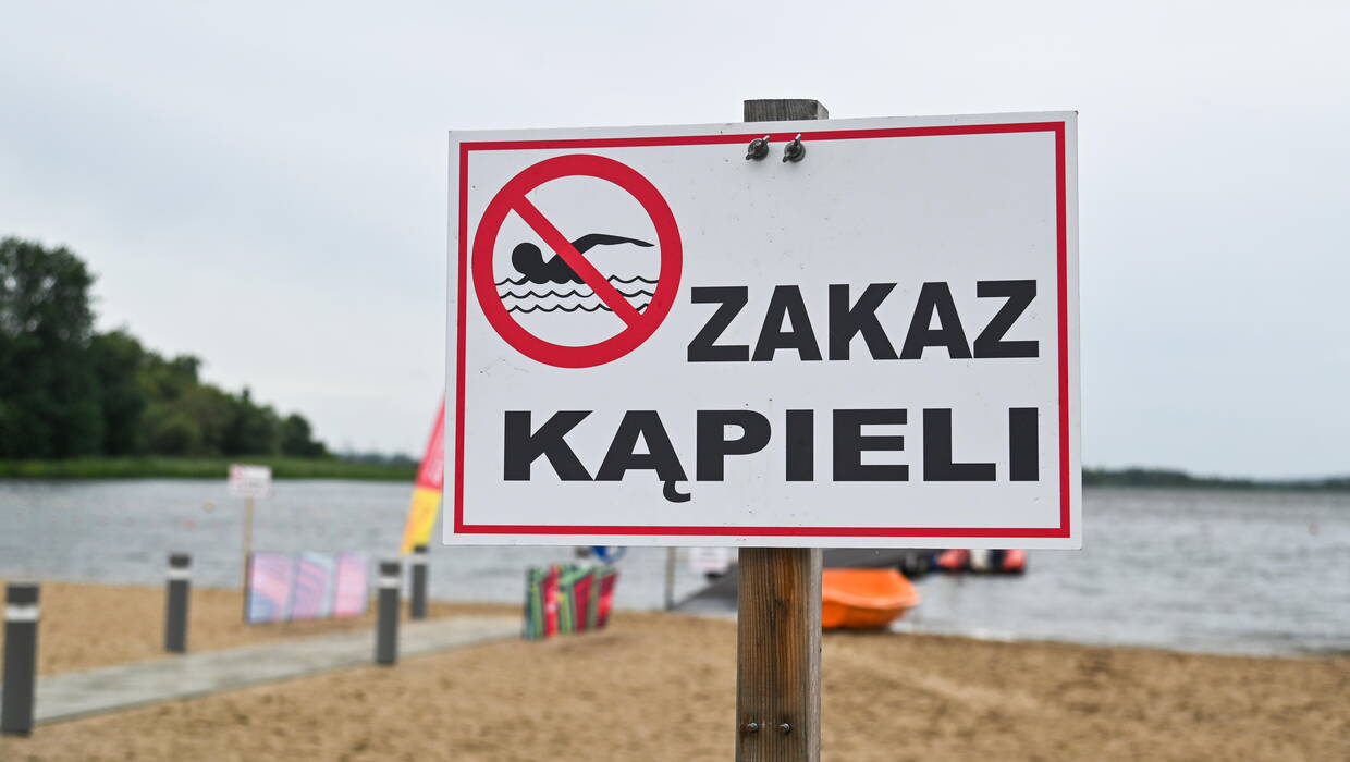 Zakaz kąpieli. Zdj. ilustracyjne. Fot. PAP/Marcin Bielecki