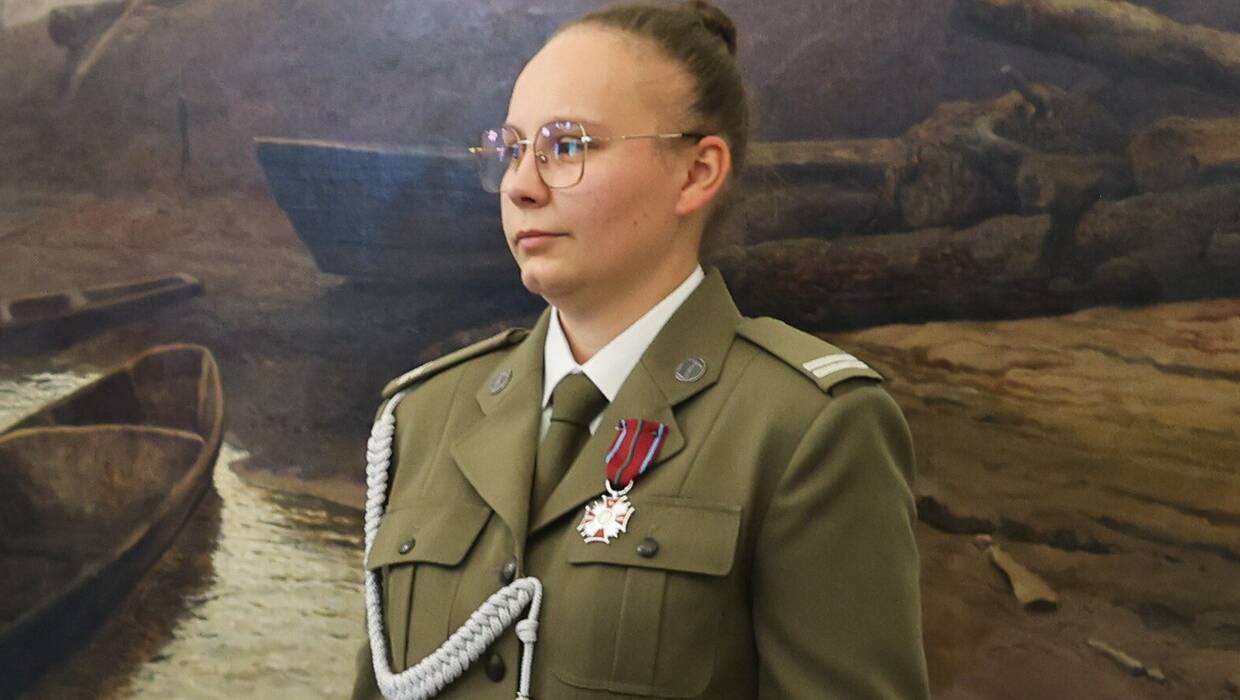 Kapral Aleksandra Orzeł odznaczona Krzyżem Zasługi Za Dzielność Fot. PAP/Albert Zawada