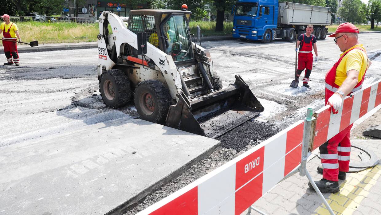 Remont drogi w Warszawie Fot. PAP/Tomasz Gzell