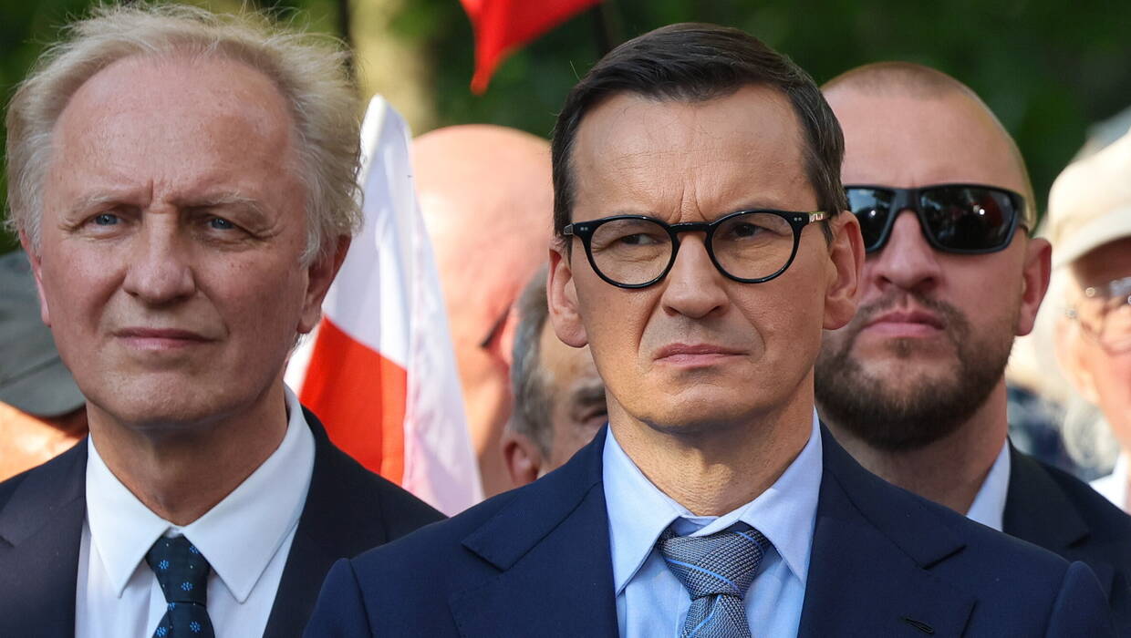 Były premier Mateusz Morawiecki (w środku) Fot. PAP/Paweł Supernak