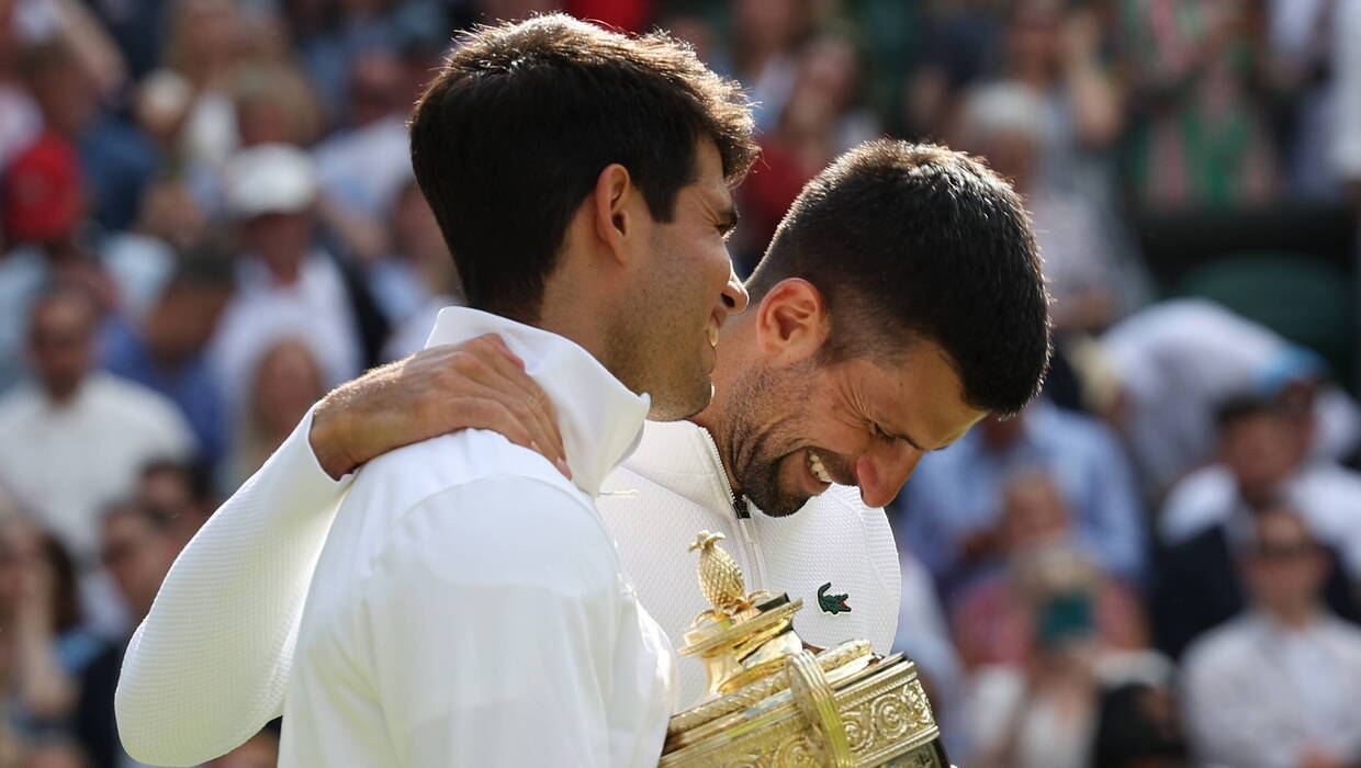 Carlos Alcaraz i Novak Djokovic Fot. ADAM VAUGHAN/PAP/EPA