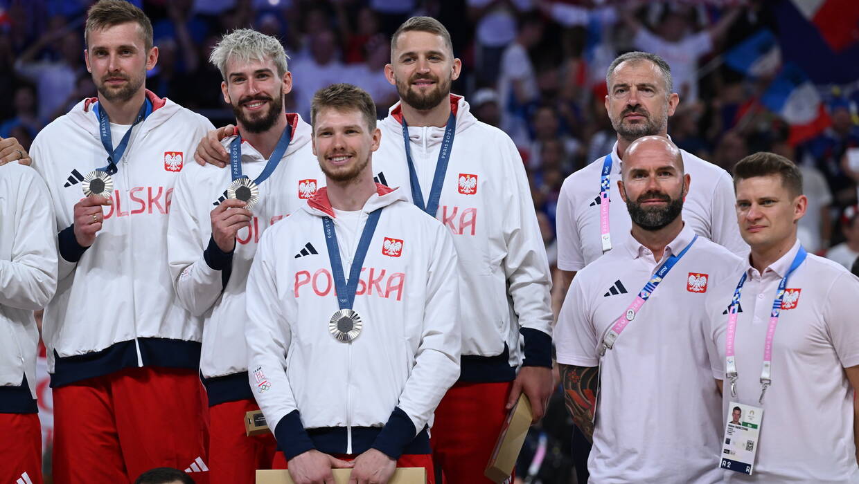 Siatkarze reprezentacji Polski z medalami Fot. PAP/Adam Warszawa