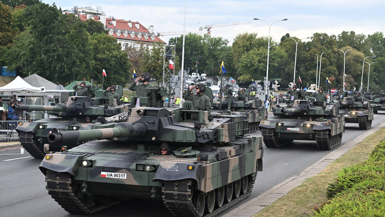 Próba generalna do defilady na Wisłostradzie w Warszawie Fot. PAP/Radek Pietruszka 