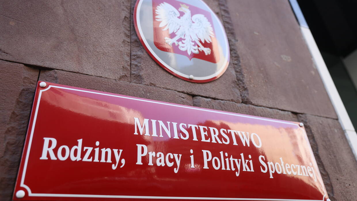 Siedziba Ministerstwa Rodziny i Polityki Społecznej przy ulicy Nowogrodzkiej w Warszawie. Fot. PAP/Leszek Szymański