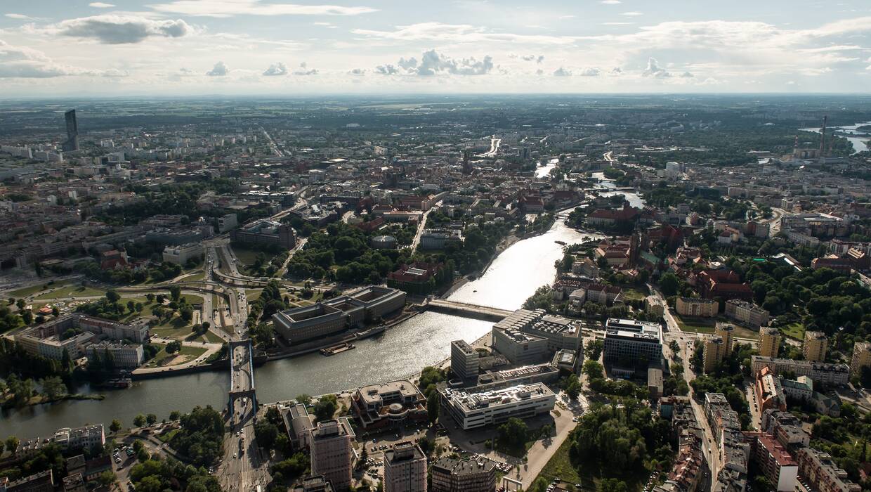 Odra i zabudowania Starego Miasta we Wrocławiu, fot. PAP/Maciej Kulczyński