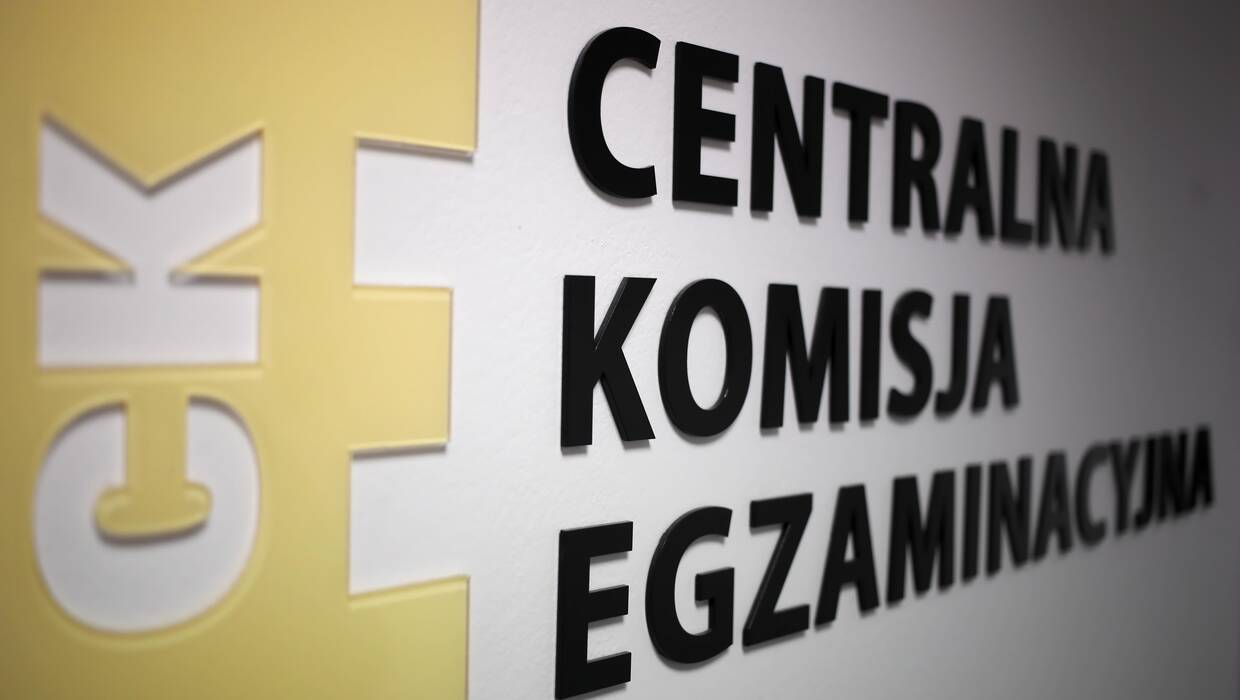 Logo CKE Fot. PAP/Tomasz Gzell