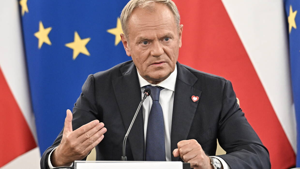 . Premier Donald Tusk podczas spotkania „Drogi wyjścia z kryzysu konstytucyjnego”, fot. PAP/Radek Pietruszka