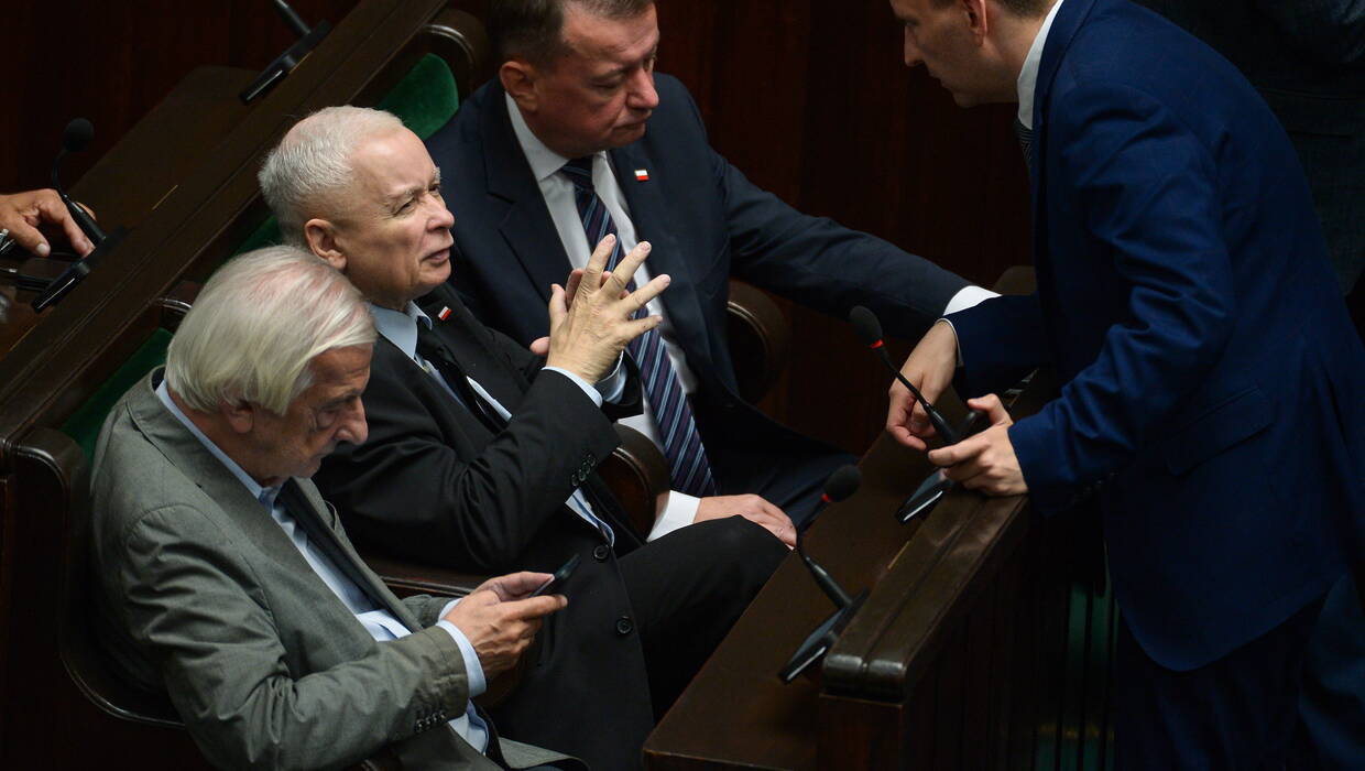 Jarosław Kaczyński i politycy PiS w Sejmie Fot. PAP/Marcin Obara 