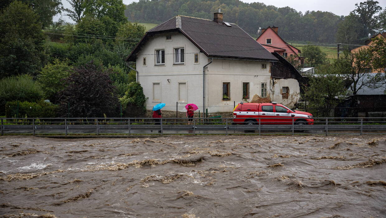 Rzeczniczka zapewniła PAP, że Povodi Odry nie prowadzi żadnych zrzutów wody z zapór, które znajdują się w jej administracji. Fot. PAP/EPA/	MARTIN DIVISEK  (zdjęcie ilustracyjne)