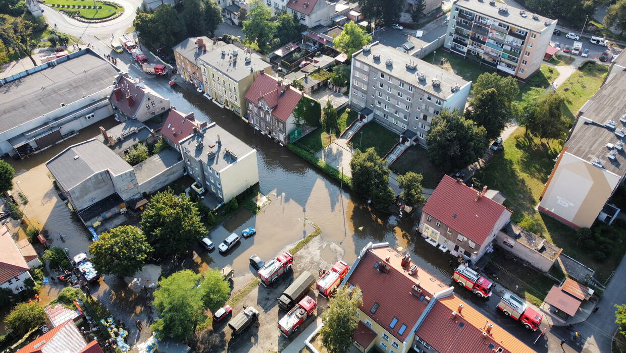 Na zdjęciu z drona zalania w Żaganiu w woj. lubuskim. Fot. PAP/	Lech Muszyński