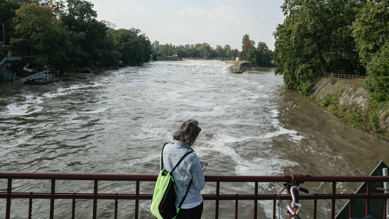 Widok na Odrę z mostu Zwierzynieckiego Fot. PAP/Krzysztof Ćwik