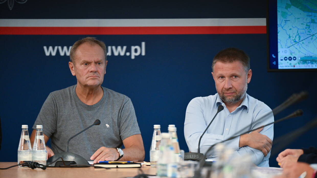 Premier Donald Tusk (L) oraz były szef MSWiA, europoseł Marcin Kierwiński (P). Fot. PAP/Maciej Kulczyński