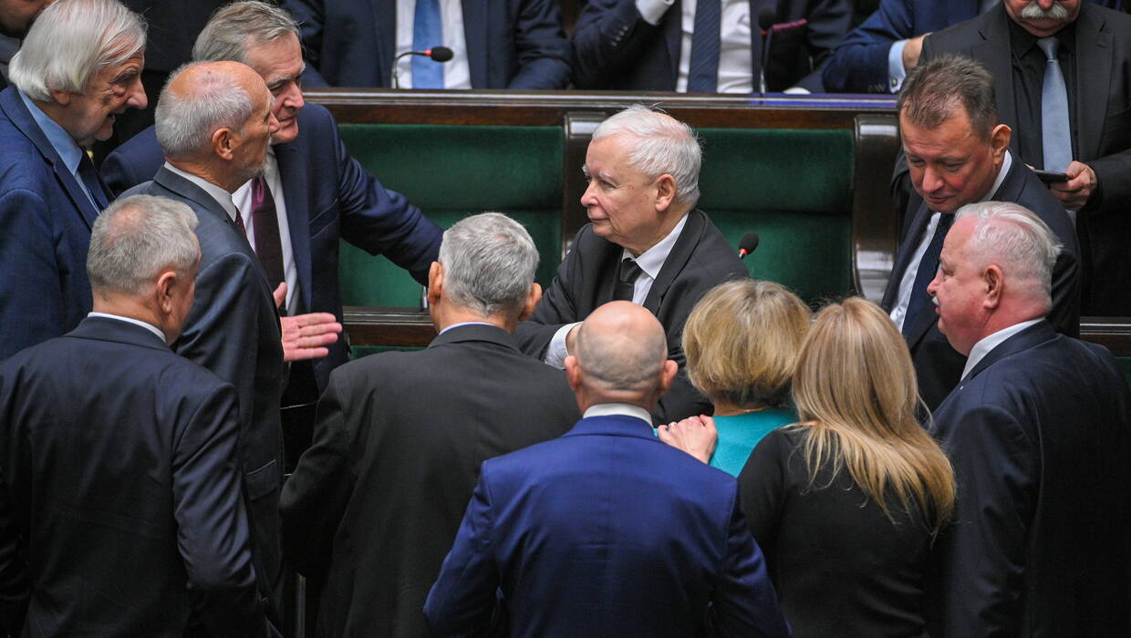 Jarosław Kaczyński i politycy PiS w Sejmie Fot. PAP/Marcin Obara