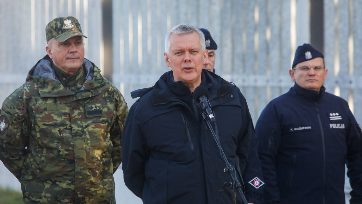 Tomasz Siemoniak, Robert Bagan, Rafał Kochańczyk. Fot. PAP/Artur Reszko