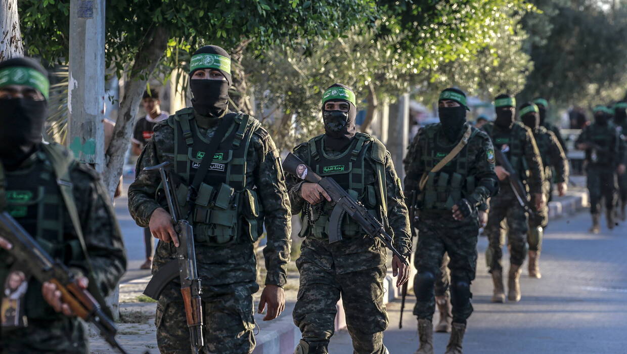 Żołnierz Al-Qassam, skrzydła zbrojnego Hamasu, fot. PAP/EPA/MOHAMMED SABER